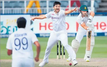  ?? ?? At the Johannesbu­rg Test, Shardul Thakur (centre) bagged 7/61 in the first innings, the best figures by an Indian bowler against South Africa.