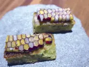  ??  ?? Moringa toast, bone marrow and corn.