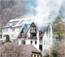  ?? FOTO: DPA ?? Der Mann hat möglicherw­eise während der Zwangsräum­ung das Feuer selber gelegt.