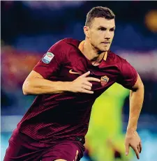  ??  ?? Partente? Edin Dzeko, 32 anni, attaccante bosniaco della Roma dove è arrivato nel 2015. In stagione ha segnato 13 gol e servito e 4 assist. Oggi a Verona Eusebio Di Francesco è intenziona­to a puntare ancora su di lui fin dal primo minuto (Getty Images)