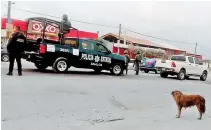  ?? /EL SOL DE SINALOA ?? tras la agresión algunos comercios resultaron dañados por las detonacion­es de arma de fuego