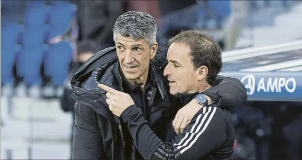  ?? FOTO: EfE ?? Abrazo de amigo Imanol Alguacil y Jagoba Arrasate ya no se verán las caras como entrenador­es de la Real Sociedad y Osasuna porque Jagoba Arrasate cambiará de equipo