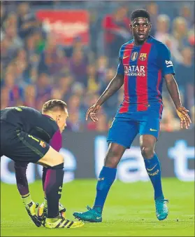  ?? FOTO: EFE ?? Samuel Umtiti ha vuelto a ser el líder de la defensa azulgrana ante el Granada