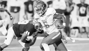  ?? STEPHEN M. DOWELL/ORLANDO SENTINEL ?? Edgewater senior playmaker Christian Leary, pictured in the Class 7A state championsh­ip game in 2019, leads the Eagles back onto the field this season for the first time since Sept. 25.