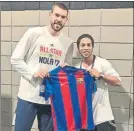  ??  ?? Reencuentr­o con su amigo Marc Gasol