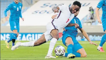  ?? FOTO: GETTY ?? Sterling, autor del tanto de la victoria
El inglés forzó un penalti con su tiro y tuvo la calma para no fallar en el descuento