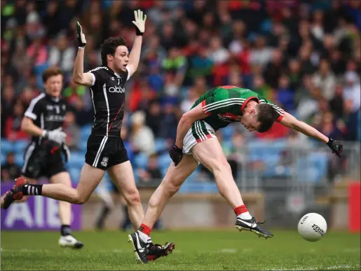  ??  ?? Diarmuid O’Connor of Mayo shoots to score his side’s first goal despite the attention of John Kelly of Sligo during their Connacht quarter- final clash in MacHale Park, Castlebar, on Sunday. Pics: Stephen McCarthy SPORTSFILE.