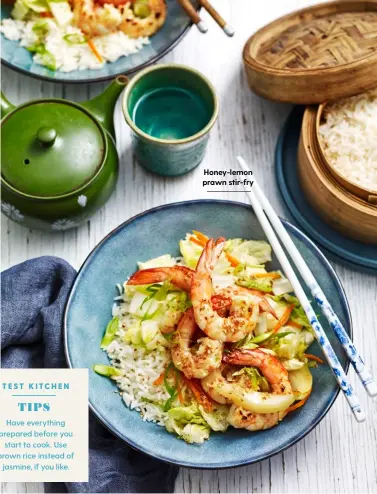  ??  ?? Honey-lemon prawn stir-fry