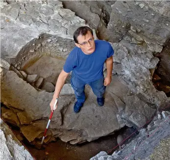  ?? Foto: Yan Renelt, MAFRA ?? Vykopávky v ohrožení Archeologo­vé sice už nálezy z Vyšehradu (na snímku) zkoumají v laboratoři, ale jiné vykopávky jsou ohroženy nedostatke­m pracovníků kvůli nákaze.