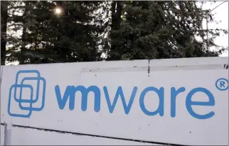  ?? PAUL SAKUMA – THE ASSOCIATED PRESS ?? The front of the VMware headquarte­rs in Palo Alto. Computer chip and software maker Broadcom on Thursday announced it will spend about $61 billion to acquire the cloud technology company VMware.