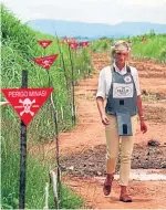  ??  ?? Princess Diana in Angola in 1997.