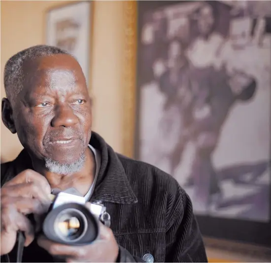  ??  ?? BRILLIANT LENSMAN. Photojourn­alist Sam Nzima inside his museum in Lillydale, Mpumalanga.