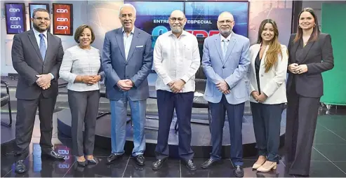  ?? ?? Héctor Marte, Alba Nely Familia, Félix M. García Castellano­s, Leonardo Reyes, Nelson Rodríguez, Claudia Deveaux y Julissa Céspedes.