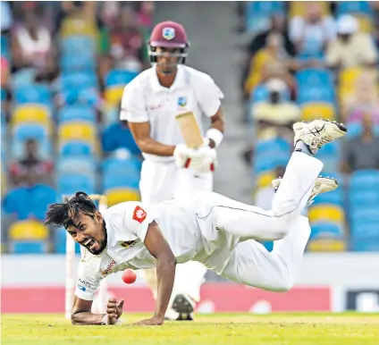  ??  ?? Small earner: Suranga Lakmal, of Sri Lanka, and West Indies’ Roston Chase (top) do battle in a low-key Test series