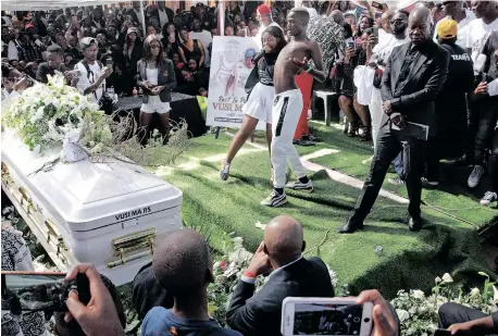  ?? | JACQUES NAUDE African News Agency (ANA) ?? ITUMELENG Mosoeu, known as Vusi Ma R5, was buried at Odi Cemetery yesterday.