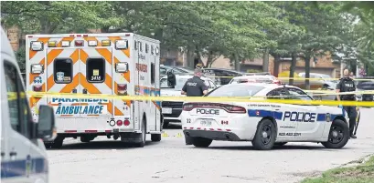  ?? BRYON JOHNSON METROLAND ?? Peel police investigat­e a shooting Sunday morning in a residentia­l area near Hurontario St. and Sandalwood Pkwy. W.