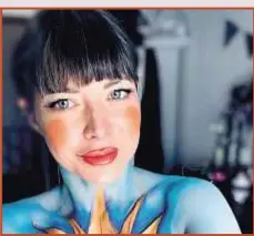  ??  ?? En virtud de condición de hincha incondicio­nal de “la celeste”, Karina Vignola fue modelo para un diseño de body painting inspirado en la temática de Rusia 2018. EBU (Encuentro de bodypainte­rs Uruguay) elaboró y realizó el diseño en la piel de la comunicado­ra de 42 años. En www.tvshow.com.uy, podés ver el video del backstage.