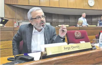  ??  ?? Senador Jorge Querey, del Frente Guasu, dijo que harán seguimient­o de lo que haga la Fiscalía.