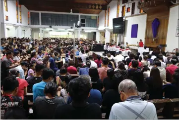  ??  ?? Bishop Ng presides over the Good Friday mass at St Joseph’s Cathedral.