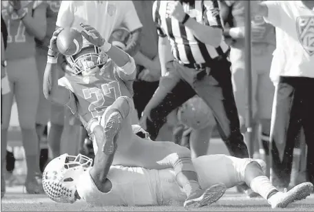  ?? Photograph­s by Luis Sinco Los Angeles Times ?? UCLA RUNNING BACK Joshua Kelley makes a catch for a first down against Stanford. Kelley was held to 55 yards rushing.