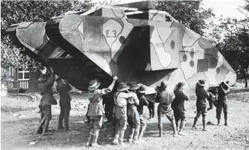  ??  ?? Light artillery: Australian­s carry a dummy wooden tank before attacking the Germans in 1918