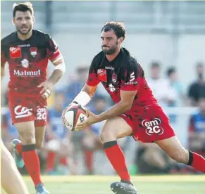  ?? Photo Marc Galaor ?? L’ouvreur Jonathan Wisniewski, ici avec Jonathan Pélissié, s’est montré particuliè­rement à son avantage contre Oyonnax.