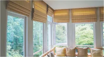  ??  ?? Roman shades are made with linen, cotton or polyester and lend a classic yet contempora­ry look.