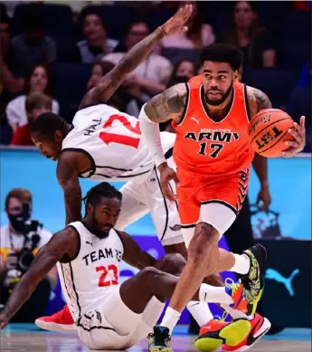  ?? Benjamin Solomon ?? Former Schenley star D.J. Kennedy won his fifth TBT title after helping Boeheim's Army defeat Team 23, 69-67, in the championsh­ip game on Aug. 3.