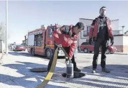  ?? ?? En acción Los bomberos realizaron achiques en Pradilla de Ebro -