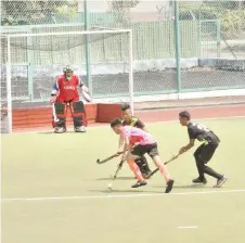  ??  ?? A SMK Paku forward goes up against Sakura defenders in the Kuching school championsh­ip final at the Sarawak Hockey Stadium on Friday.