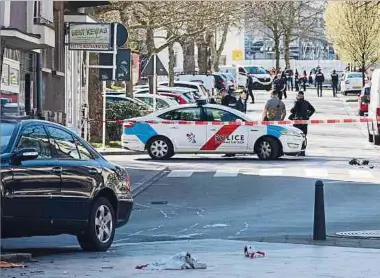  ?? Foto: Guy Jallay/LW-Archiv ?? Dort, wo das Polizeiaut­o inmitten der Kreuzung der Rue des Ardennes mit der Rue Sigismond steht, hat der Beamte das Feuer aus seiner Dienstwaff­e eröffnet.