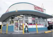  ?? DANIEL A. VARELA dvarela@miamiheral­d.com ?? A street view of Carvel Ice Cream Bakeries at 4900 E. Fourth Ave.