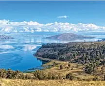  ??  ?? Los hijos de Inti emergieron del lago para fundar el imperio inca en Cusco.