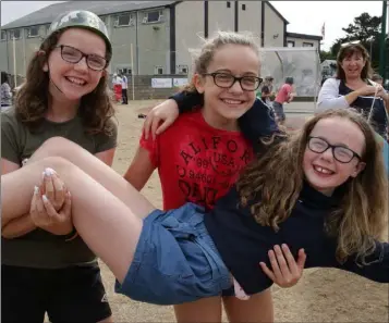  ??  ?? Fiona Murphy, Grace Donnelly and Leah Wright having a great time at the the Rosslare Field Day on Sunday afternoon.