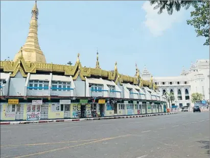  ?? AP ?? La “vaga de silenci” convocada per l’oposició va deixar gairebé deserts els carrers de Rangun i altres ciutats