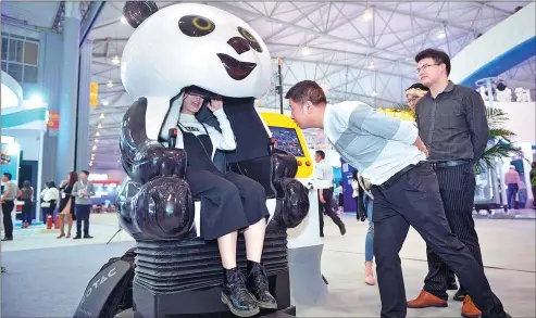  ?? HAO FEI / FOR CHINA DAILY ?? A visitor experience­s a panda-shaped gaming machine integrated with virtual reality technology at the 2017 Chengdu Global Innovation and Entreprene­urship Fair.