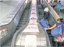  ??  ?? Esta es una de las escaleras eléctricas de la Línea 7 del Metro, donde el sábado un niño sufrió un accidente que le provocó la pérdida de una mano.