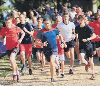  ?? ?? The start of the 450th Havant parkrun. Winner Alfie Moth (blue/red top) is in the cente.