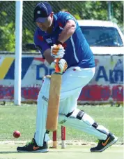  ??  ?? Left: Bunyip’s Peter Duffus was watchful in defence on the way to making 21 runs in division four.