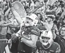  ?? Ronald Cortes / Contributo­r ?? Oscar Cardenas, left, Zakhari Franklin and the Roadrunner­s edged UAB two weeks ago for a berth in the C-USA title game.