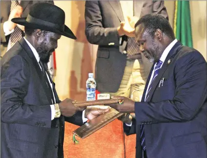  ?? PICTURE: REUTERS ?? UNITY: South Sudan’s President Salva Kiir (left) and South Sudan’s rebel commander Riek Machar exchange documents after signing a ceasefire agreement during the Intergover­nmental Authority on Developmen­t Summit on the case of South Sudan in Ethiopia’s...