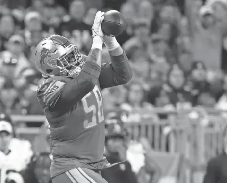  ?? KIRTHMON F. DOZIER/DETROIT FREE PRESS ?? Lions offensive tackle Penei Sewell catches a first-down pass during the second half of the Lions’ 34-23 win over the Vikings on Sunday at Ford Field.