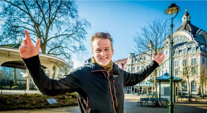  ?? FOTO DBA ?? Voor de nieuwe docureeks Leve deZoo! vertoefde Arnout Hauben enkele maanden in de Zoo van Antwerpen.