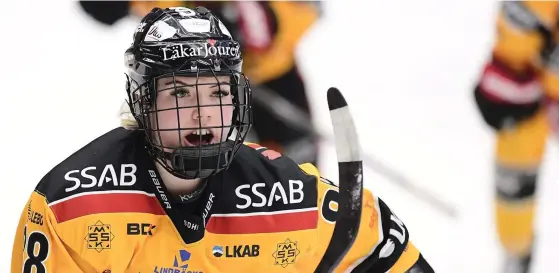  ?? FOTO: TT/MIKAEL FRITZON ?? Luleås Ronja Savolainen under matchen i damernas SM-slutspel, semifinal 3 i bäst av 5, mellan HV71 och Luleå HF i Kinnarps arena.