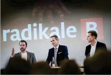  ??  ?? Morten Østergaard (R), Kristian Jensen (V) og Kristian Thulesen Dahl under debatten på det radikale nytårstrae­f på Hotel Nyborg Strand.