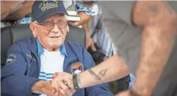  ?? PAT SHANNAHAN/THE REPUBLIC ?? Donald Stratton, a survivor of the attack on the USS Arizona at Pearl Harbor in 1941, shakes hands with well-wishers in Hawaii in 2016.