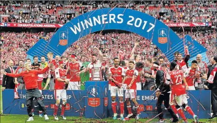  ?? Picture: REUTERS ?? PROUD VICTORS: Arsenal team members celebrate after winning the FA Cup final against Chelsea at Wembley Stadium on Saturday