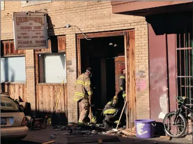  ?? JOHN BAYS/NEWS-SENTINEL ?? Lodi firefighte­rs search for the source of a fire in the basement of the Golden Era Hotel and Boarding House on South Main Street in Lodi on Wednesday evening.