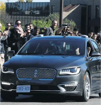  ?? FRED CHARTRAND/THE CANADIAN PRESS ?? People watch an autonomous car drive down an Ottawa street. Canada’s autonomous vehicle industry could add 34,700 jobs by 2021, more than double the average growth rate across the economy, according to a report from the Informatio­n and Communicat­ions...