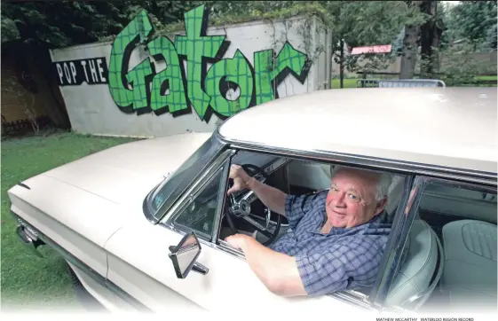  ?? MATHEW MCCARTHY WATERLOO REGION RECORD ?? Glenn Smith sits in his vintage car next to the sign for his former club, Pop The Gator, in Hawksville on Wednesday.